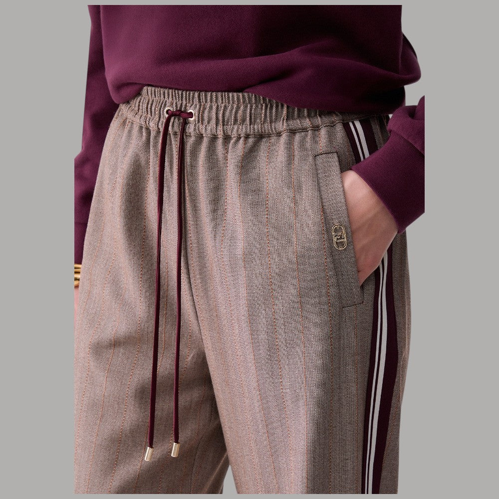 Pantaloni regular fit Liu Jo in tessuto a motivo a righe con coulisse in vita e dettagli metallici
