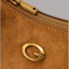 Borsa Guess a spalla in camoscio marrone con dettaglio metallico G logo