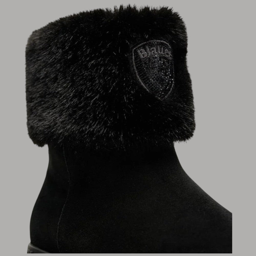 Stivaletto nero in pelle scamosciata con bordo in pelliccia e tomaia aderente