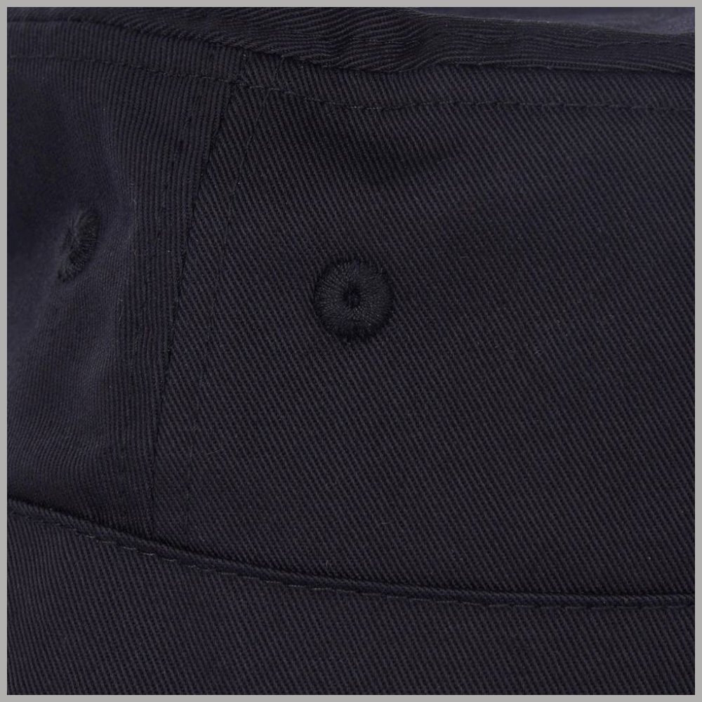 Cappello nero Norton Drill Sports: dettaglio taschina e fibbia sul lato