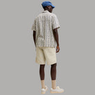 Bermuda in canvas beige con zip, elastico e coulisse, vista posteriore.