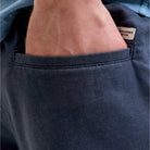 Bermuda in tela blu scuro con coulisse e fascia in vita