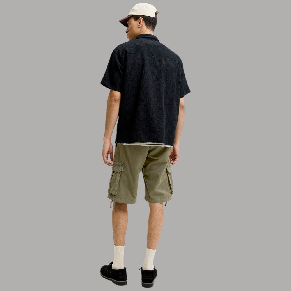 Pantaloncini cargo in cotone verde oliva vista posteriore con tasche laterali