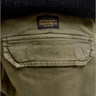 Pantaloncini cargo in cotone verde oliva con tasca applicata e cuciture in rilievo