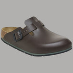 Ciabatte chiuse in pelle marrone Boston Pro con fibbia regolabile e suola verde.