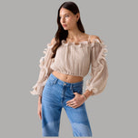 Blusa beige off-shoulder in chiffon con volant e pompon, maniche lunghe