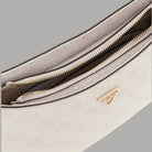 Borsa Guess Noelle a Spalla 4G con Charm Rimovibile - Prodotti di Classe