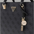 Borsa Guess similpelle nera con logo triangolare e portachiavi 'GUESS' a catena