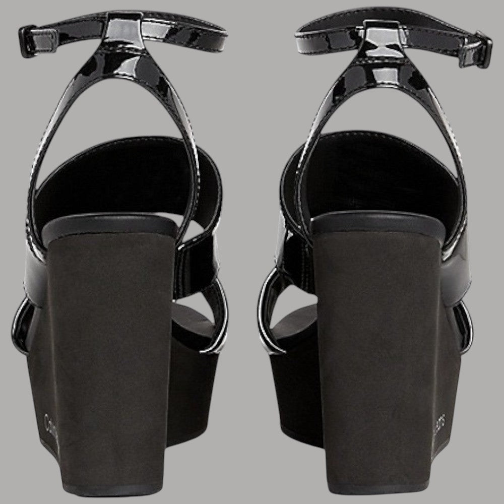 Sandalo wedge nero con cinturino regolabile e tacco alto