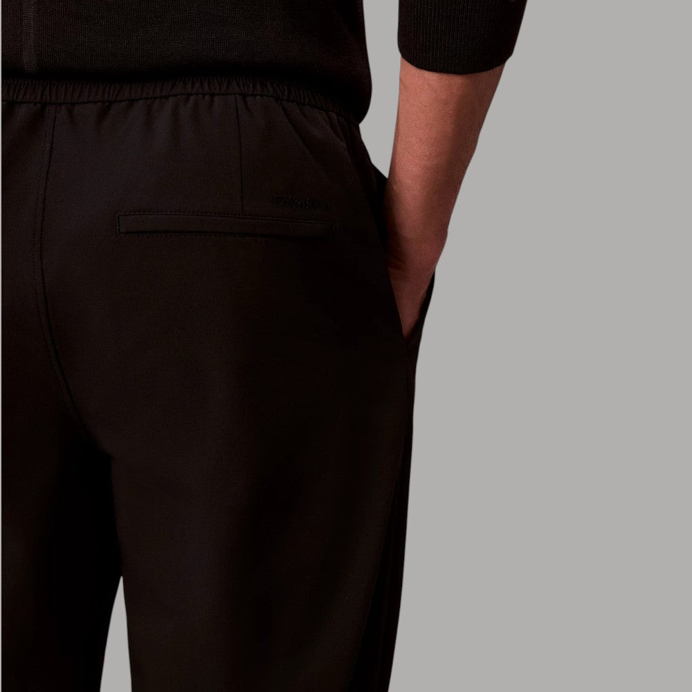 Calvin Klein Pantalone Jogger Comfort Fit Tecnico Antipiega - Prodotti di Classe