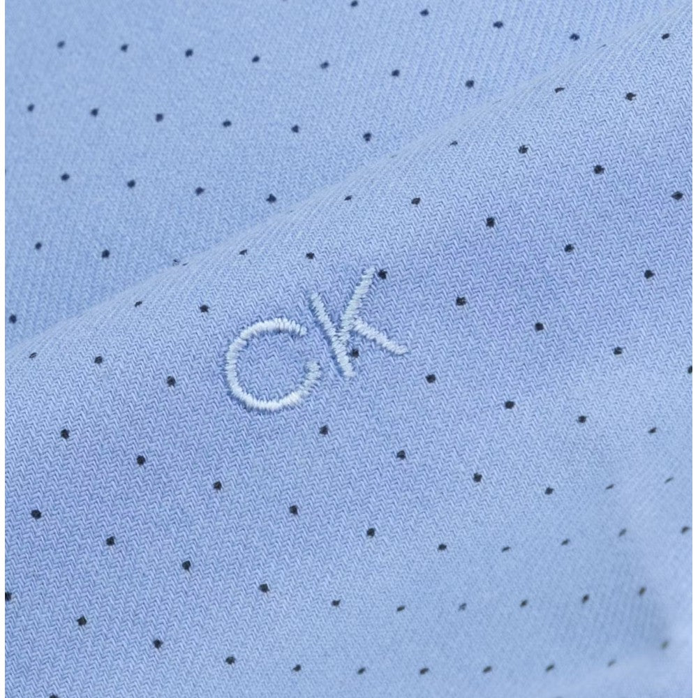 Tessuto camicia celeste in twill con micro pois e logo Calvin Klein ricamato