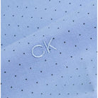 Tessuto camicia celeste in twill con micro pois e logo Calvin Klein ricamato