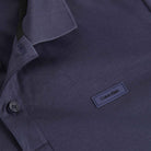 Polo blu scuro: colletto, bottoni e patch con logo Calvin Klein