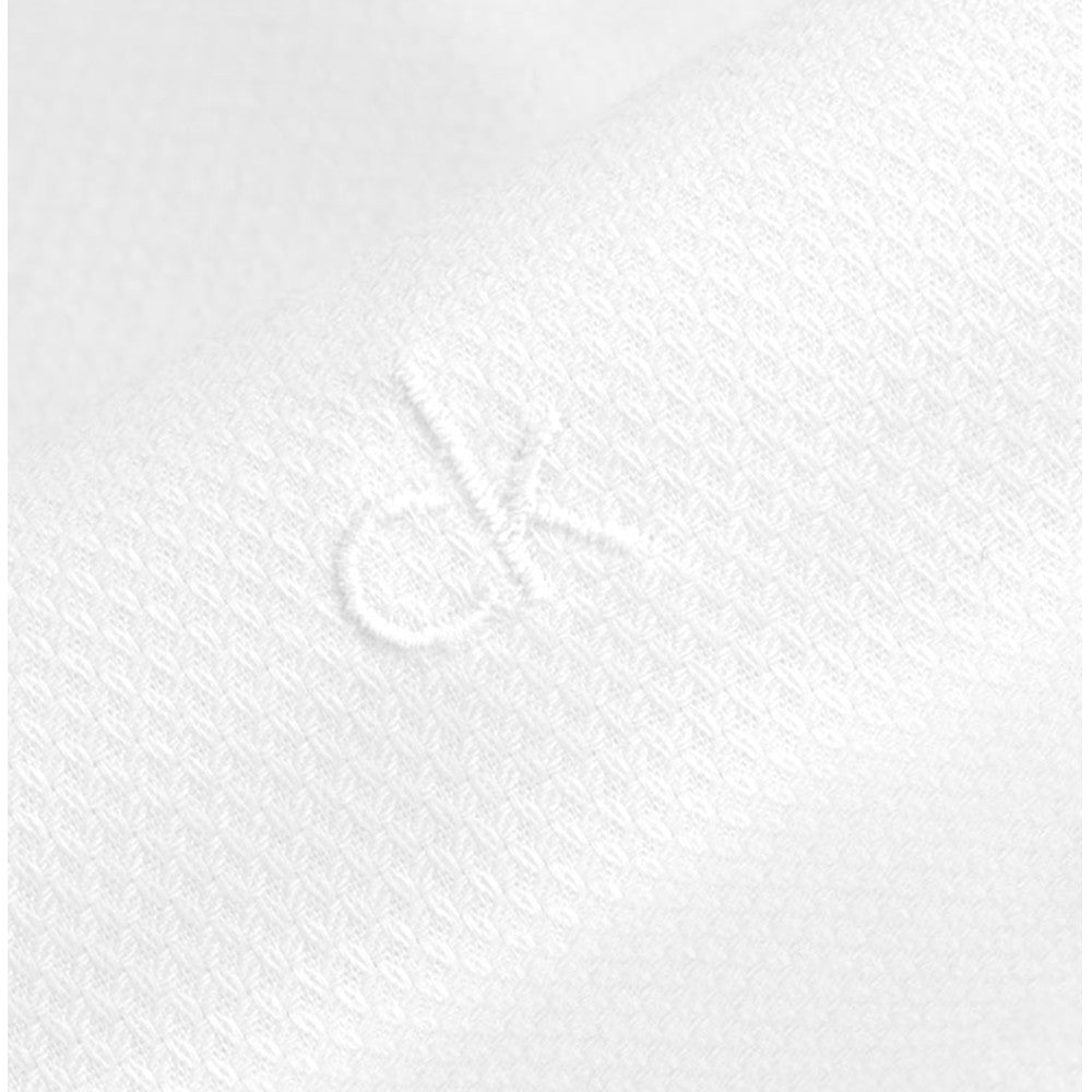 Camicia bianca strutturata Calvin Klien in tessuto goffrato, dettaglio superficie