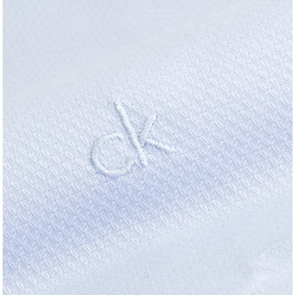 Tessuto di camicia celeste Calvin Klien con ricamo tono su tono