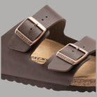 Ciabatte Birkenstock Arizona marrone: cinturini con fibbie e plantare in sughero