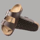 Ciabatte Birkenstock Arizona marrone: plantare in sughero e suola con rilievi
