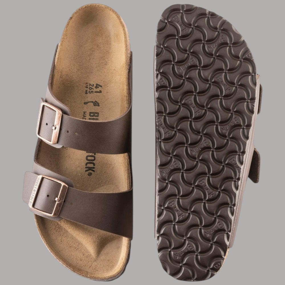 Ciabatte Birkenstock Arizona marrone con suola sagomata e interno in sughero