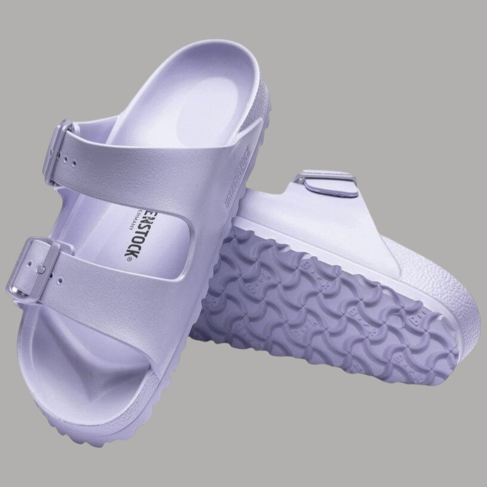 Ciabatte Birkenstock Arizona Eva viola chiaro, vista posteriore con suola zigrinata e cinturino.