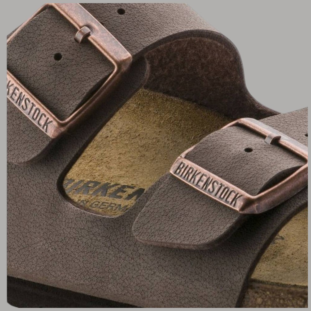 Ciabatte Birkenstock Arizona mocca marrone: cinturini con fibbie e logo