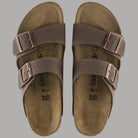 Ciabatte Birkenstock Arizona mocca marrone con due cinturini e fibbie rettangolari