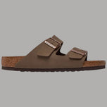 Ciabatte Birkenstock Arizona mocca con due fibbie, profilo laterale