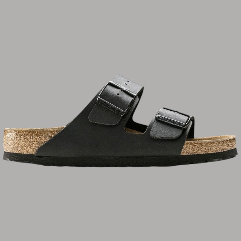 Ciabatte nere Birkenstock Arizona SFB con due cinturini regolabili e plantare in sughero.