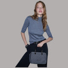 Borsa bauletto piccola Liu Jo in tessuto scuro con motivo monogramma all-over