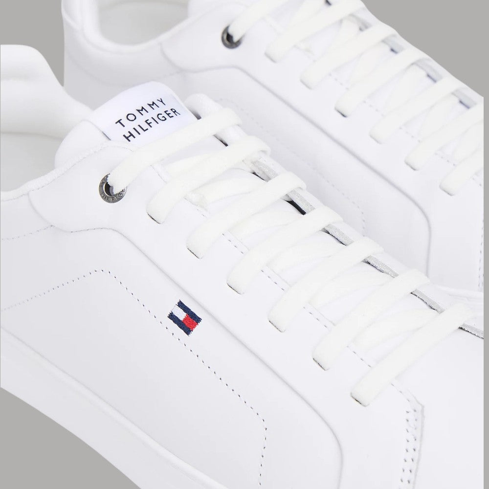 Eleganza e Comfort: Scarpe Tommy Hilfiger Bianche in Pelle - Prodotti di Classe