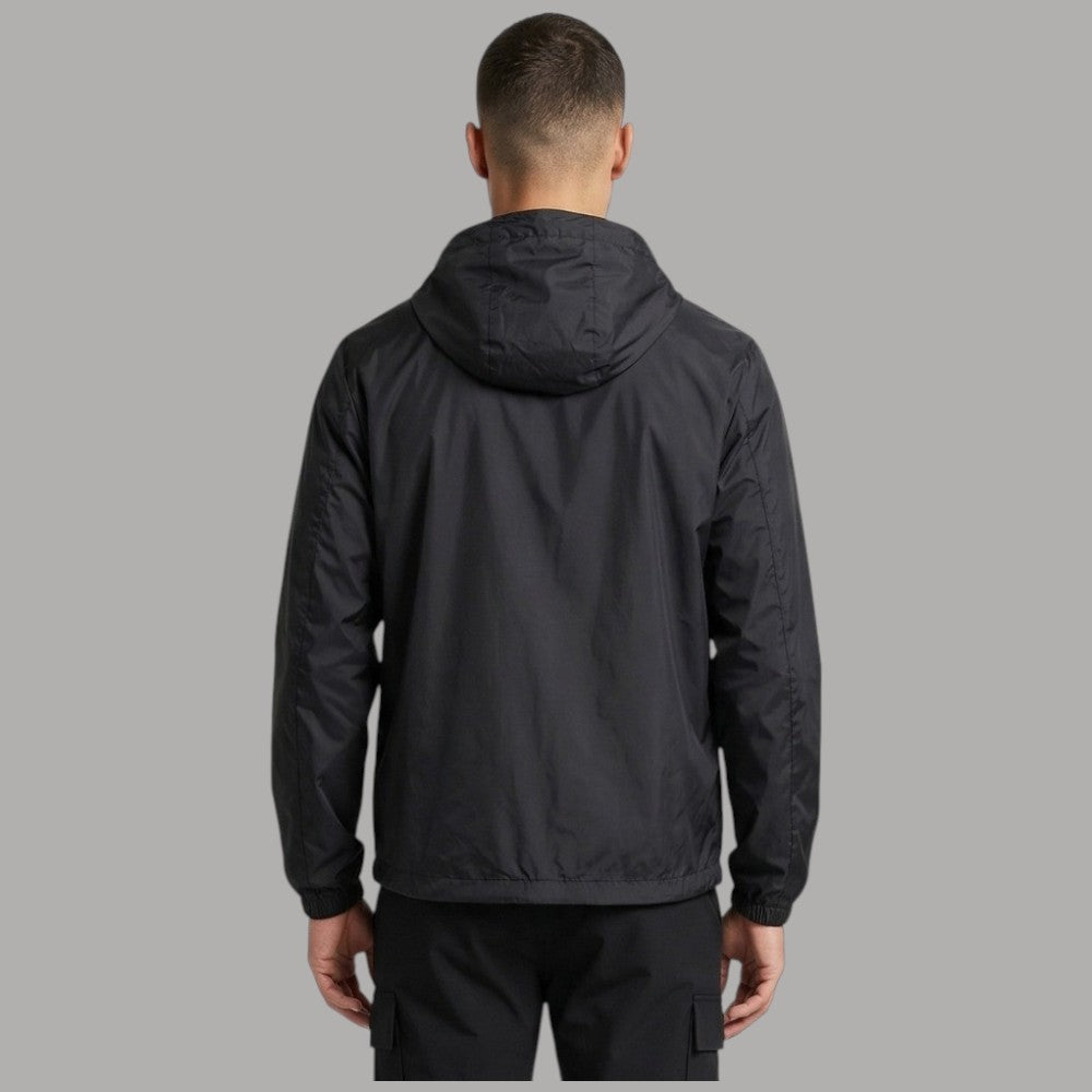 Giacca estiva nera con cappuccio, zip frontale, vista posteriore.