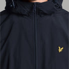 Giacca Lyle & Scott Antivento con Cappuccio e Tasca Interna - Prodotti di Classe