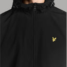 Giacca Lyle & Scott Antivento con Cappuccio e Tasca Interna - Prodotti di Classe