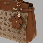 Guess Borsa Melinda: Eleganza con Charm e Tracolla regolabile - Prodotti di Classe