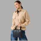 Guess Borsa Noelle: Saffiano Mano e Tracolla Chic - Prodotti di Classe