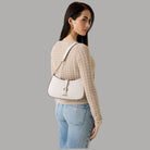 Guess Borsa a Spalla Carrie in Similpelle con Logo e Zip dorata - Prodotti di Classe