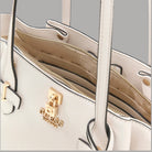Guess Borsa a Spalla Yesba in Saffiano con Metalleria Dorata - Prodotti di Classe