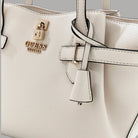 Guess Borsa a Spalla Yesba in Saffiano con Metalleria Dorata - Prodotti di Classe