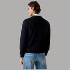 Maglione uomo Guess blu scuro, vista posteriore, girocollo a coste