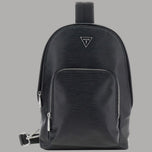 Zaino uomo in similpelle nera con logo triangolare GUESS e chiusura con zip