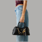 Guess borsa a mano Davina con charm, tracolla regolabile elegante - Prodotti di Classe