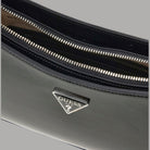Guess borsa a spalla Arnela, finitura lucida, simil pelle elegante - Prodotti di Classe