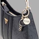 Guess borsa a spalla Noelle con logo e charm dorati - Prodotti di Classe