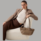 Guess borsa a spalla Yesba in similpelle con logo 4G e zip dorata - Prodotti di Classe