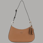 Borsa a spalla Guess NOELLE in saffiano tan, tracolla nera e charm con lucchetto