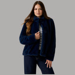 Giacca in eco pelliccia blu con colletto alto e chiusura frontale