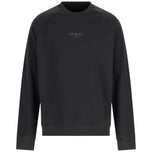 Felpa nera Guess con logo frontale iridescente, girocollo a maniche lunghe