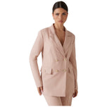 Giacca blazer rosa con rever, chiusura doppi bottoni e tasche con patta