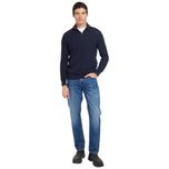 Jeans slim blu Guess con cinque tasche e chiusura con bottone, vestibilità aderente