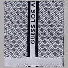 Sciarpa bianca con motivo 4G ripetuto e fascia centrale con scritta GUESS nera
