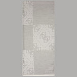 Sciarpa Guess grigia 80x180 con motivo 4G e scritta GUESS